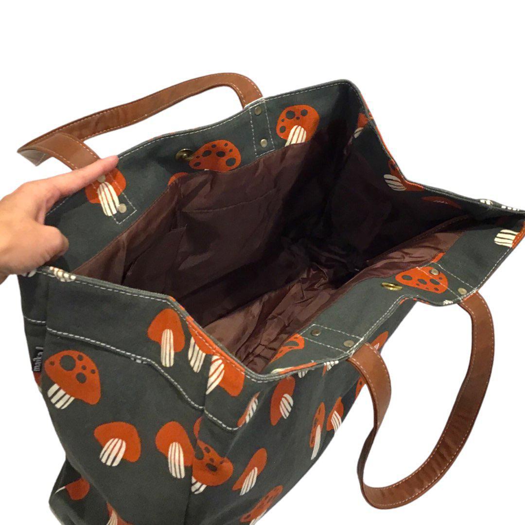 Laundry Traveling Moving Tote Bag - Mushroom